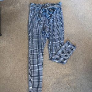 She in black and white patterned professional pants size 1 XL